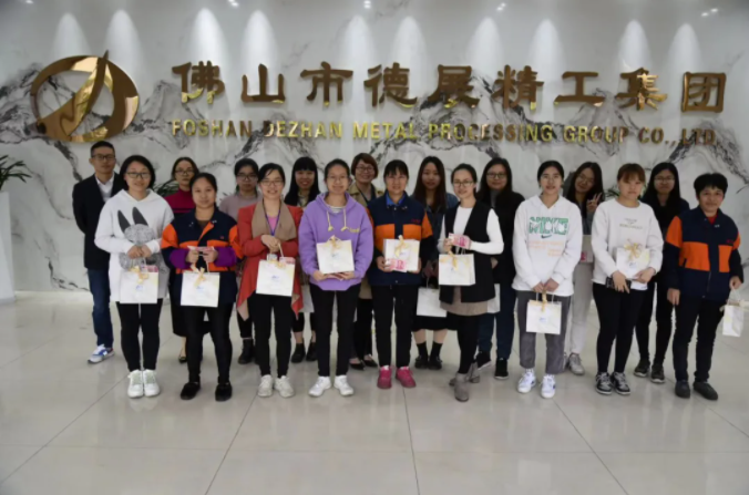 集團(tuán)開展“三八婦女節(jié)”慰問女員工活動(dòng)